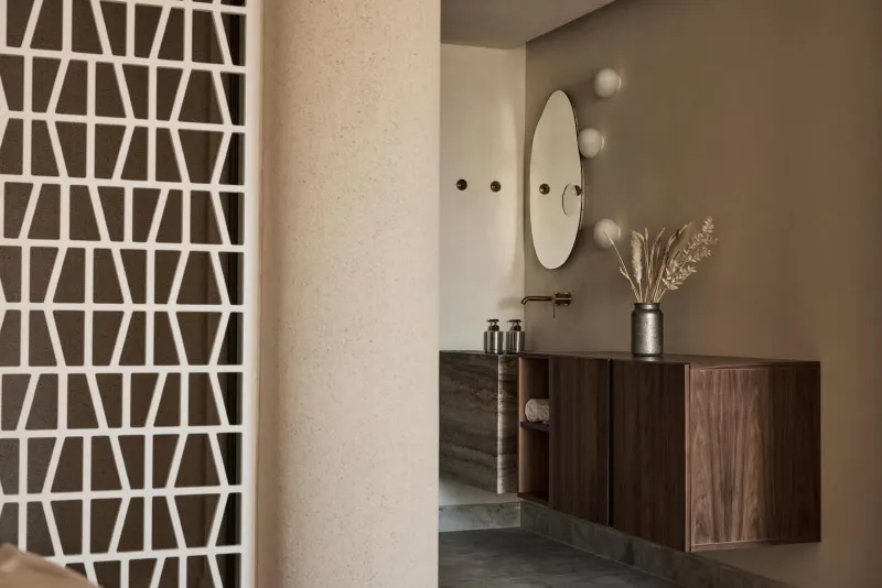 Hallway with patterned screen and wooden console