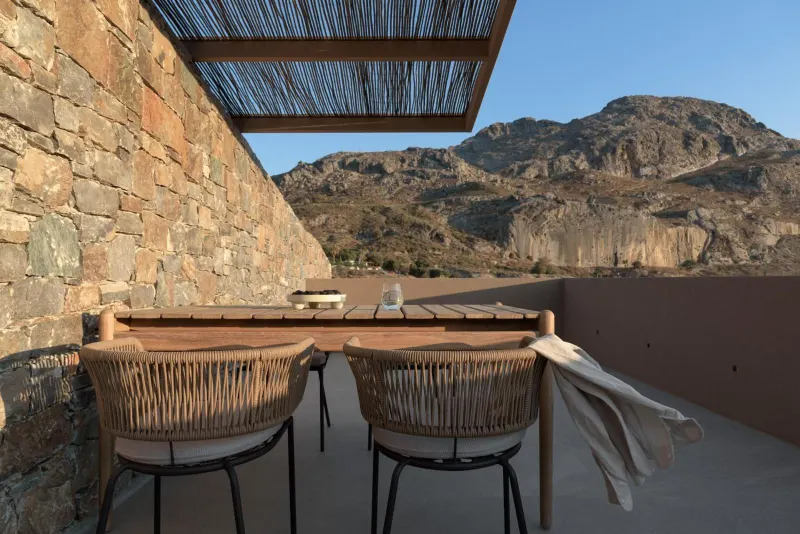 Terrace dining table with mountain view