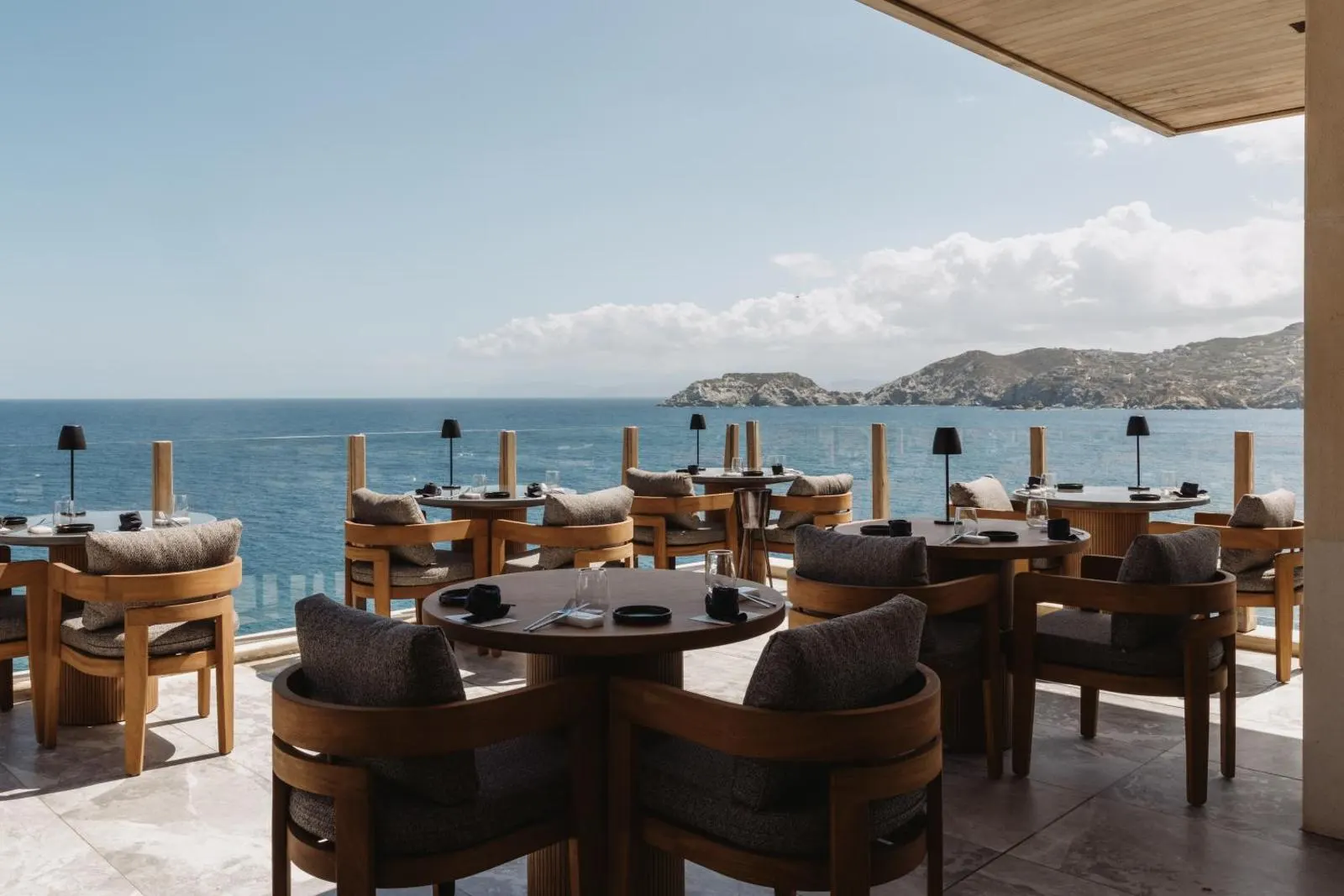 Outdoor restaurant seating with ocean view
