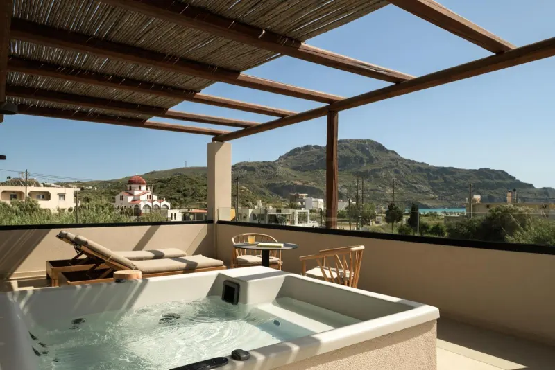 Rooftop jacuzzi terrace with mountain view