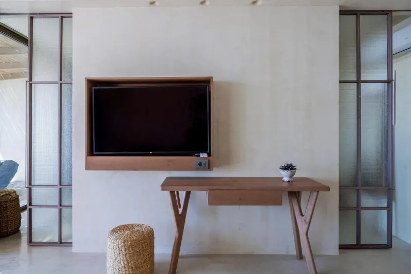 Living room with wall-mounted TV and desk
