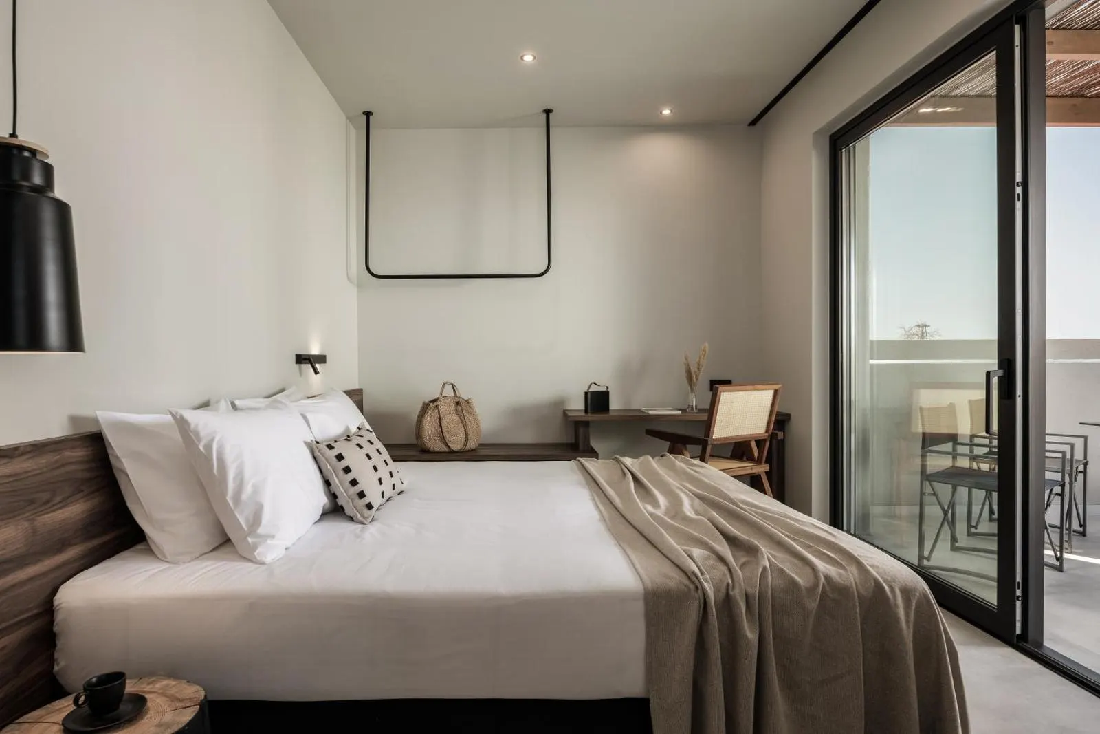 Bedroom with terrace access and city view